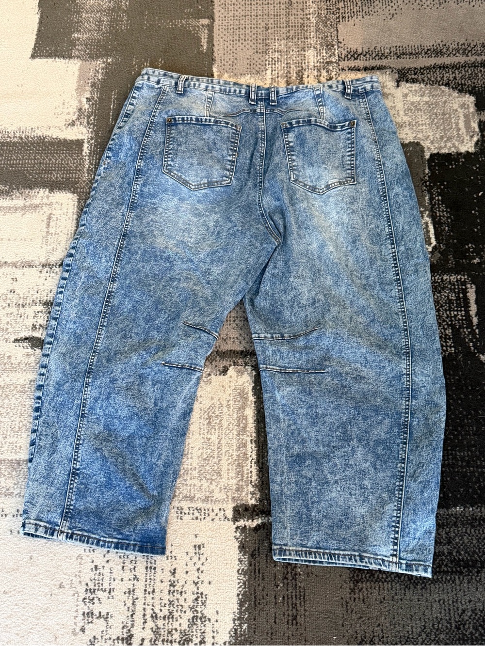 Cropped distressed jeans - Picture 5 of 5
